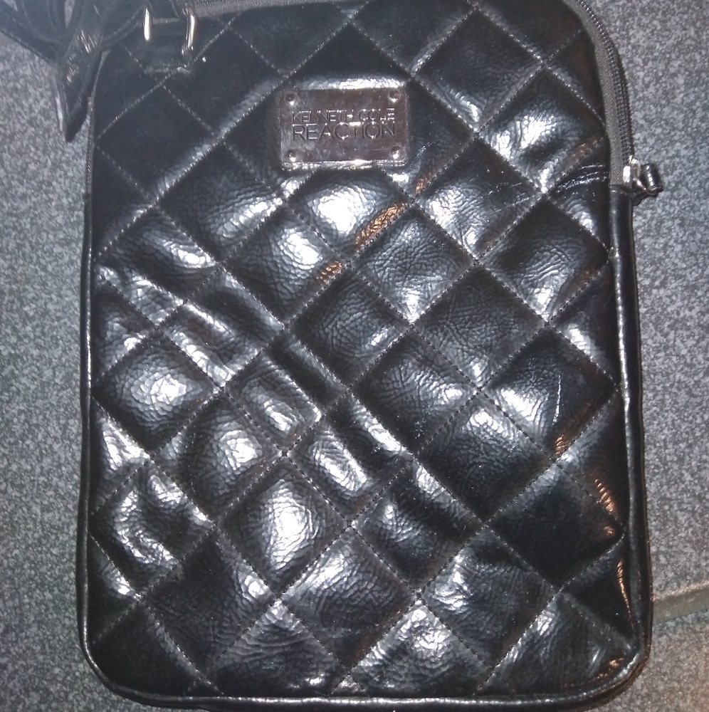 Kenneth Cole small messenger bag